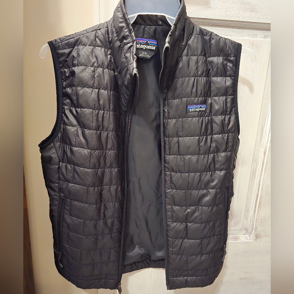 Patagonia Small Men's Black Quilted Vest